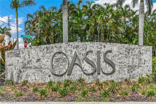 view of community / neighborhood sign