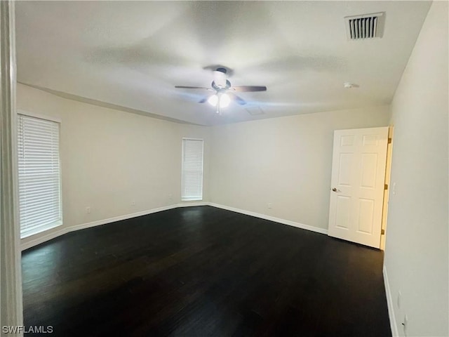 unfurnished room with dark wood-type flooring and ceiling fan