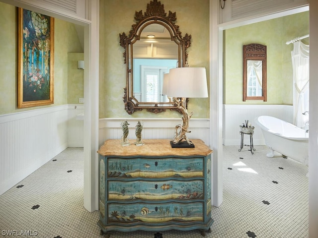 bathroom with a bathtub