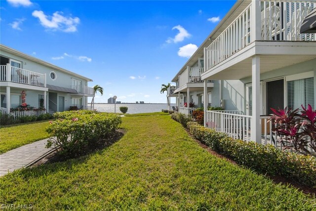 view of yard featuring a balcony