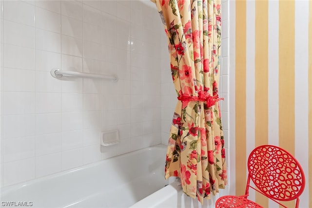 bathroom featuring shower / tub combo