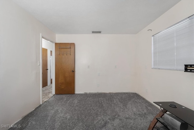 unfurnished room with carpet flooring