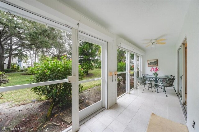 sunroom / solarium with ceiling fan