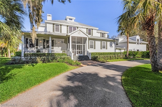 view of front facade with a porch and a front lawn