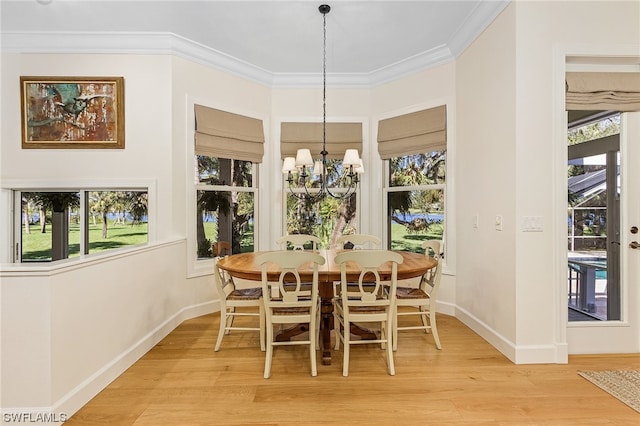 dining area featuring light hardwood / wood-style floors, an inviting chandelier, and ornamental molding