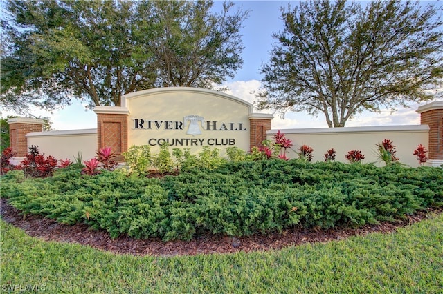 view of community / neighborhood sign