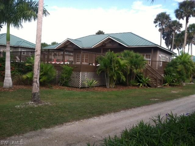 view of front of home featuring a wooden deck and a front lawn