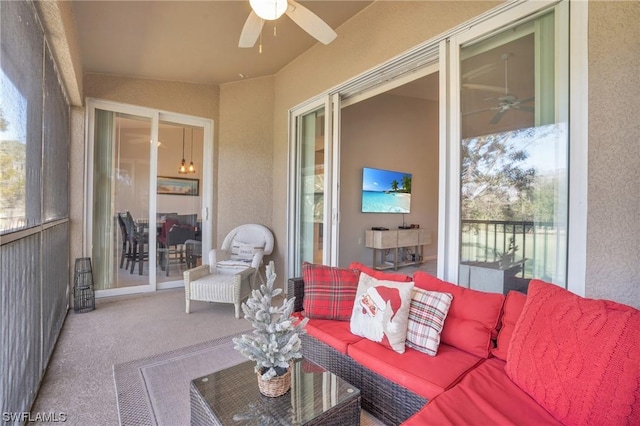 sunroom with ceiling fan