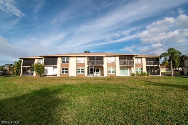 exterior space featuring a lawn