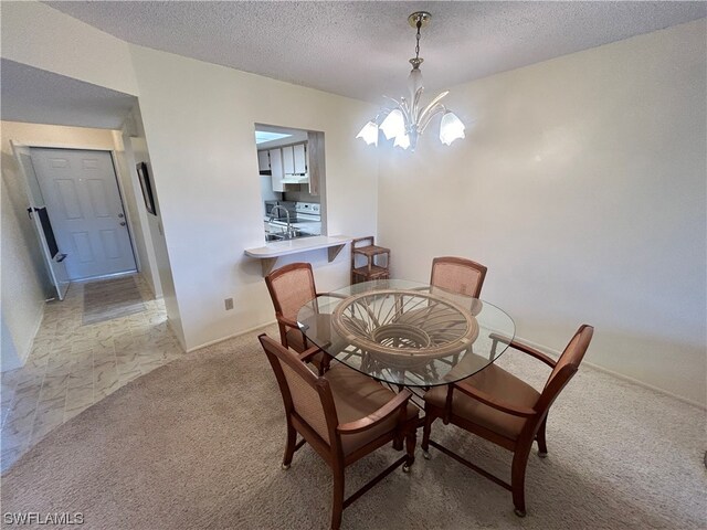 dining space featuring a textured ceiling, a chandelier, and light tile flooring