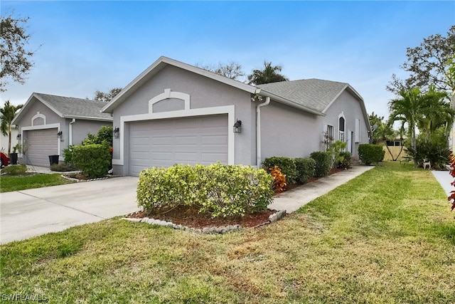 view of front of house featuring a front lawn and a garage