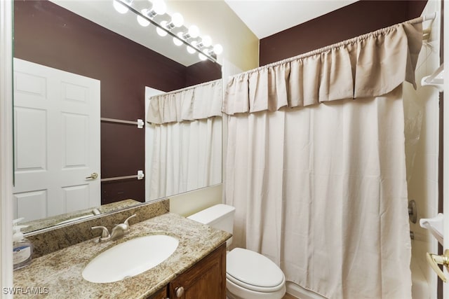 bathroom with a shower with curtain, vanity, and toilet