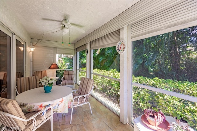 sunroom with ceiling fan