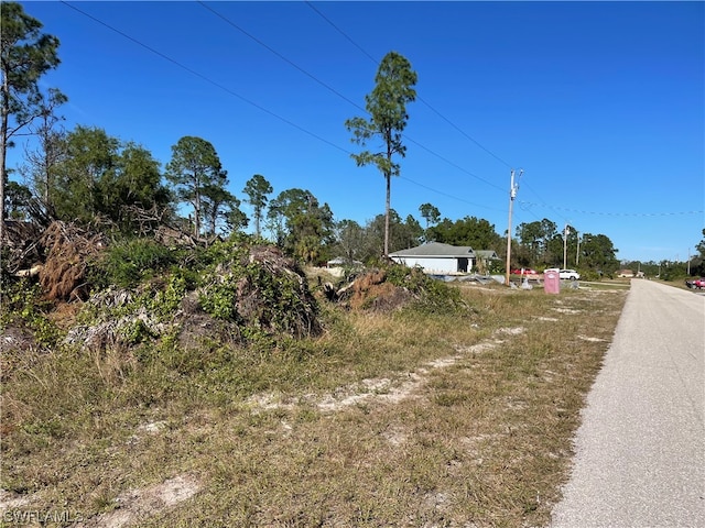 Listing photo 3 for 1013 Grant Blvd, Lehigh Acres FL 33974