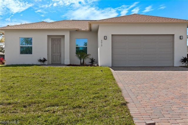 view of front of house featuring a garage and a front yard