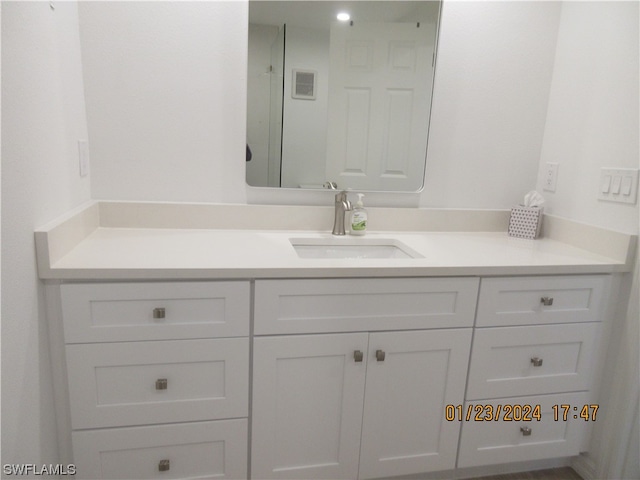 bathroom with vanity