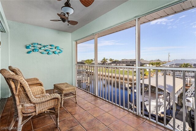 sunroom / solarium with ceiling fan