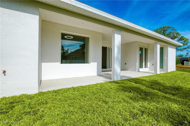 back of house featuring a yard