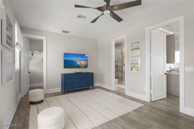 living room featuring light hardwood / wood-style floors and ceiling fan