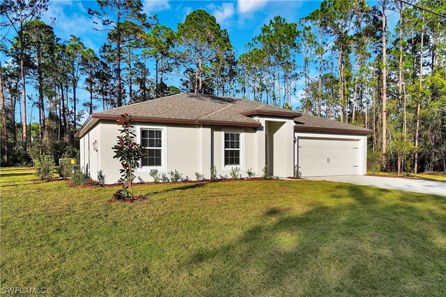 view of front of home featuring a front lawn and a garage