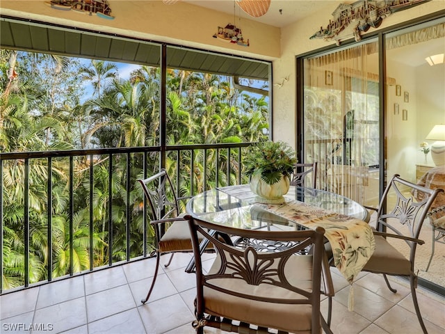 sunroom / solarium with a healthy amount of sunlight