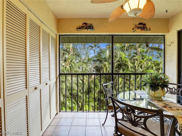 sunroom / solarium with ceiling fan