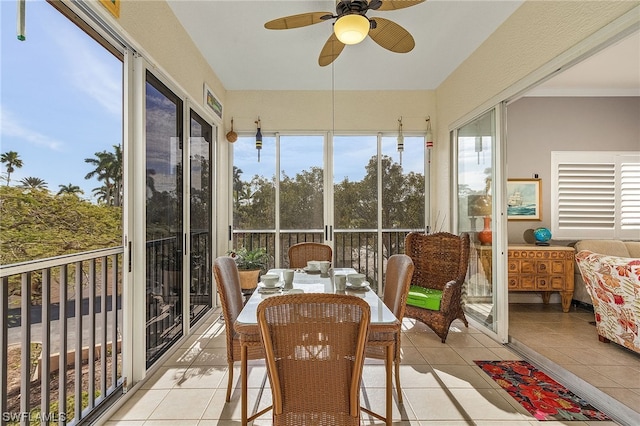 sunroom / solarium with ceiling fan