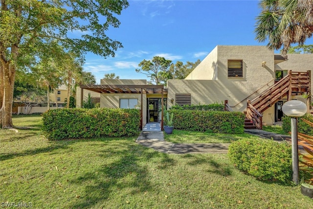 view of front of home featuring a front yard and a pergola