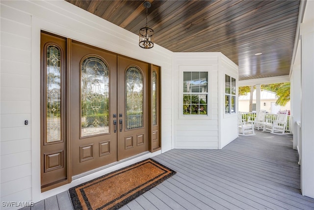 entrance to property featuring covered porch