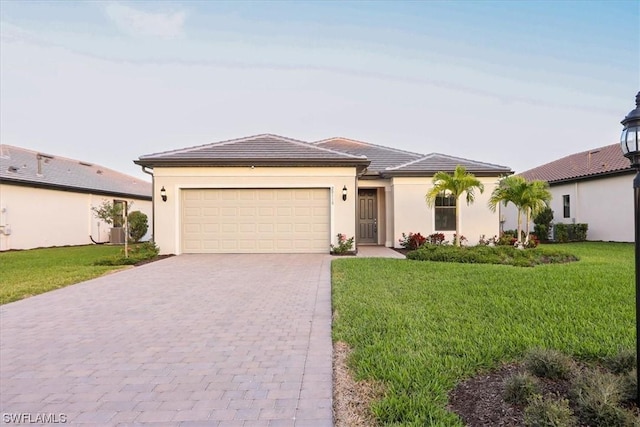 view of front facade featuring a front yard and a garage