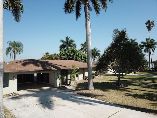 single story home with a front yard