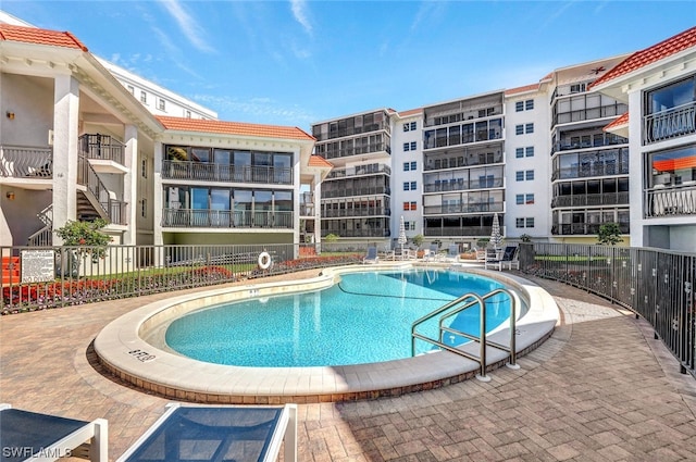 view of swimming pool