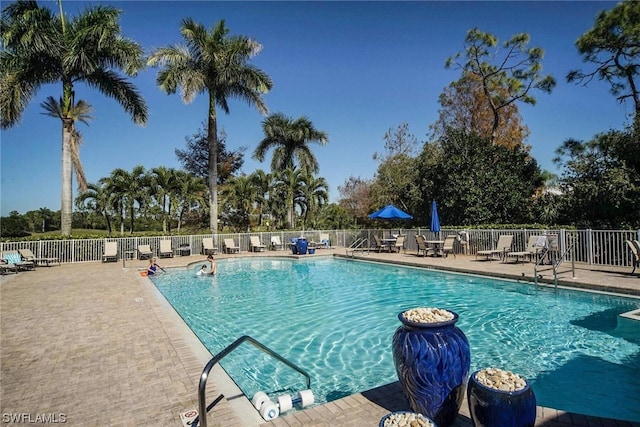 view of swimming pool