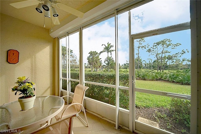 sunroom / solarium with ceiling fan