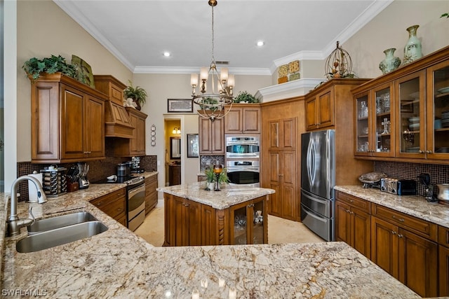 kitchen with hanging light fixtures, an inviting chandelier, appliances with stainless steel finishes, sink, and tasteful backsplash