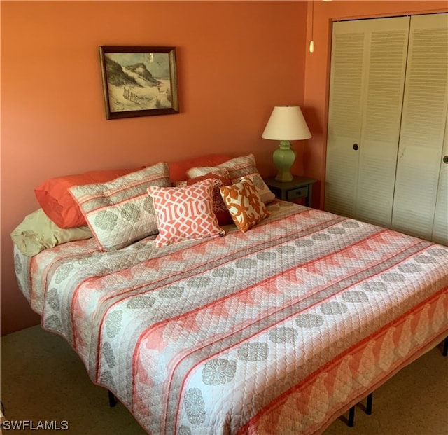 bedroom featuring carpet flooring and a closet