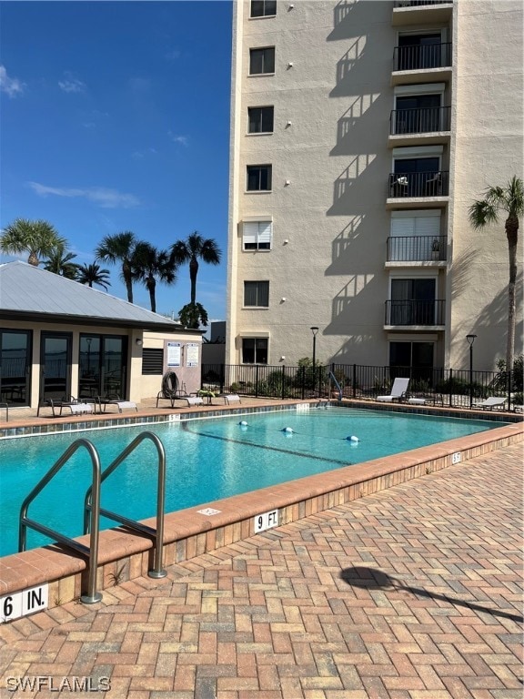 view of swimming pool