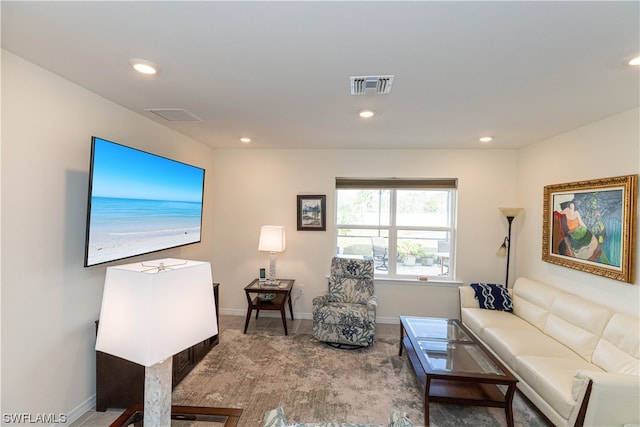 living room featuring recessed lighting, visible vents, and baseboards