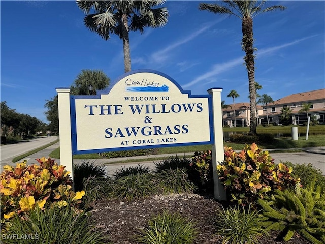 view of community / neighborhood sign