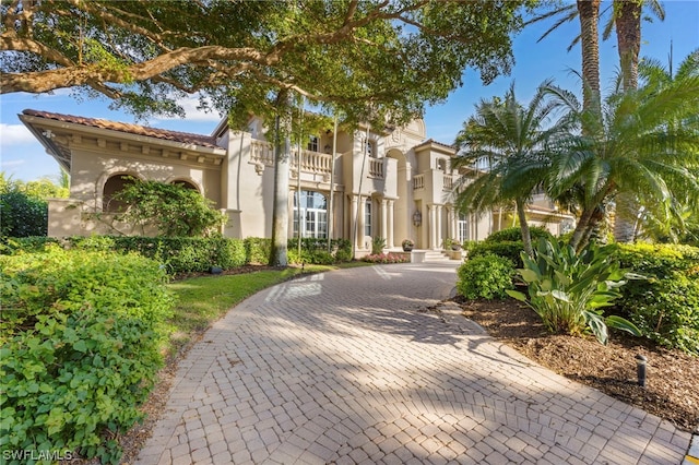 view of front of property