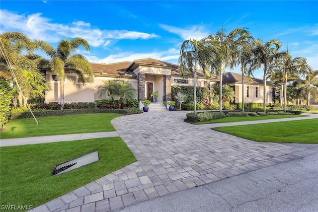 view of front of home featuring a front lawn