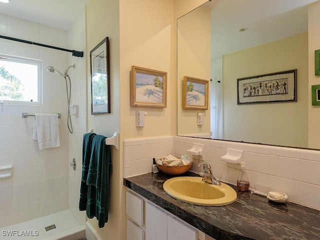 full bathroom with tiled shower, backsplash, and vanity