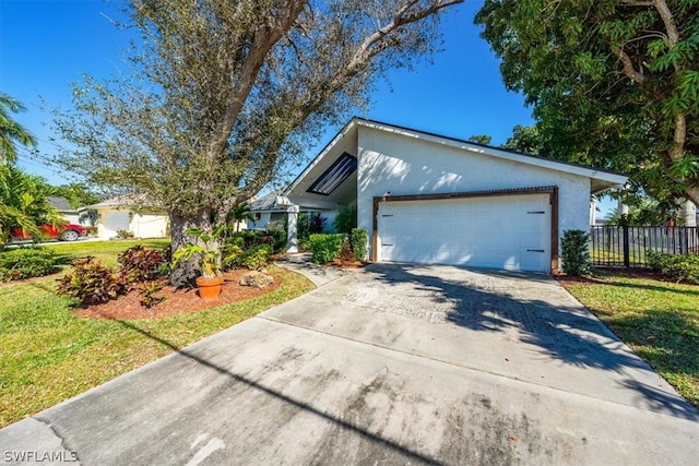 view of front of house featuring a garage and a front yard