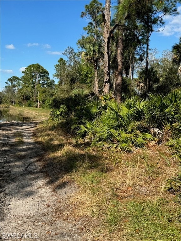 Listing photo 2 for 3814 Kittyhawk Dr, Fort Myers FL 33905