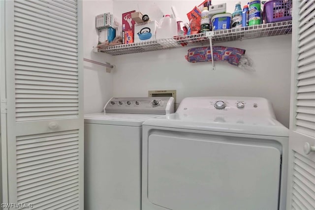 laundry room with independent washer and dryer