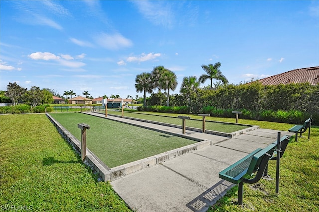 view of home's community featuring a lawn