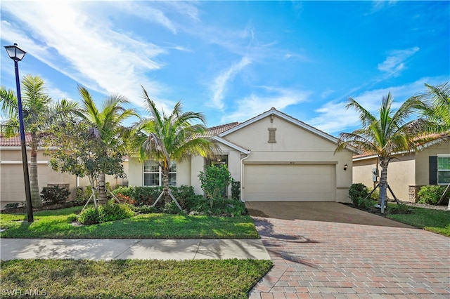 view of front of property featuring a front lawn and a garage