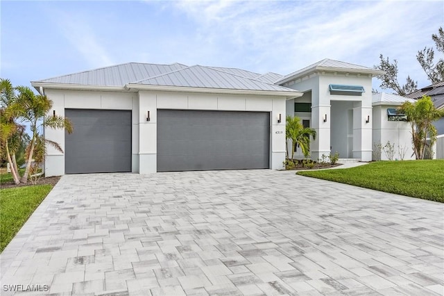 view of front of house with a front lawn and a garage