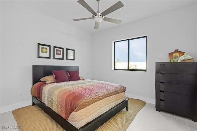 bedroom with ceiling fan