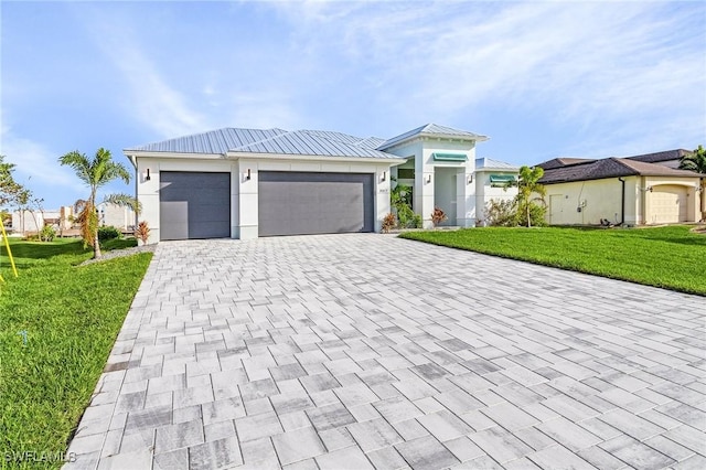 view of front of house featuring a garage and a front yard